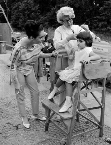 Bà mẹ ngọt ngào Elizabeth Taylor - 8 Bà mẹ ngọt ngào Elizabeth Taylor - 8