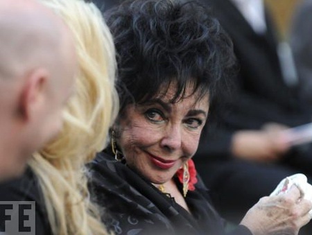 Những hình ảnh đáng nhớ của Elizabeth Taylor và Michael Jackson - 11 Những hình ảnh đáng nhớ của Elizabeth Taylor và Michael Jackson - 11