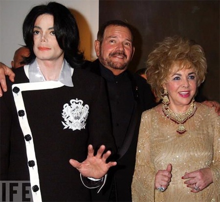 Những hình ảnh đáng nhớ của Elizabeth Taylor và Michael Jackson - 9 Những hình ảnh đáng nhớ của Elizabeth Taylor và Michael Jackson - 9