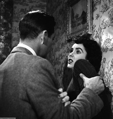 Những bức hình “độc” về Elizabeth Taylor - 4 Những bức hình “độc” về Elizabeth Taylor - 4