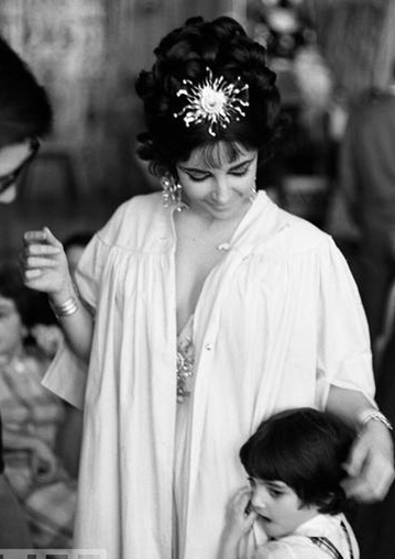 Những bức hình “độc” về Elizabeth Taylor - 10 Những bức hình “độc” về Elizabeth Taylor - 10