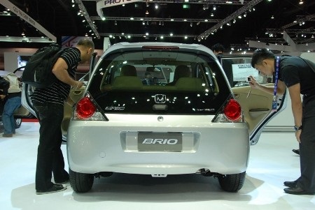 Cận cảnh xe Honda Brio tại Thái Lan - 14 Cận cảnh xe Honda Brio tại Thái Lan - 14