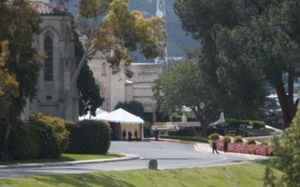 Con cháu đưa Elizabeth Taylor về nơi yên nghỉ - 7