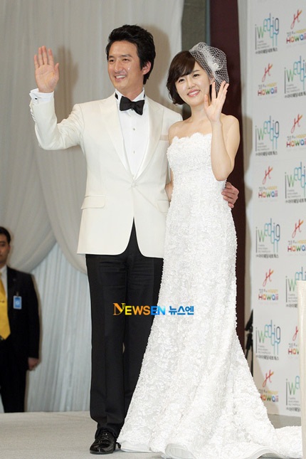 Nam diễn viên Jung Jun Ho cười hết cỡ trong ngày trọng đại - 1