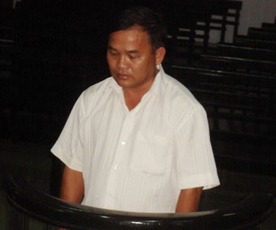 Lĩnh án vì một ô tô đem “gả” cho hai người - 1