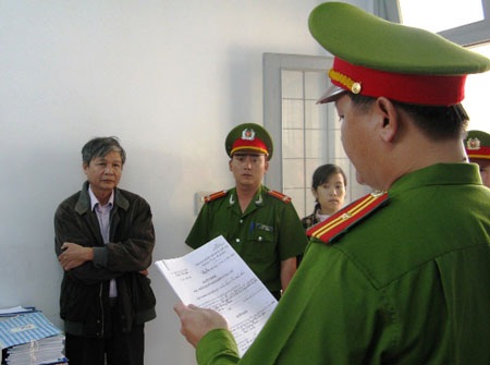 Khởi tố 6 cán bộ tham ô tài sản - 1 Khởi tố 6 cán bộ tham ô tài sản - 1