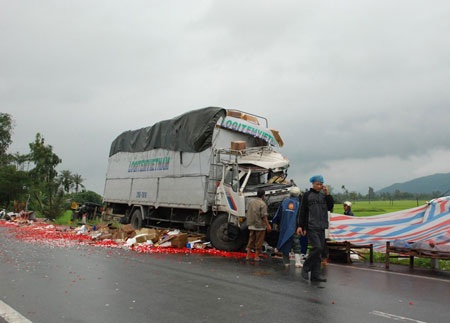 Hai vụ tai nạn, 3 người chết, 3 học sinh bị thương - 1