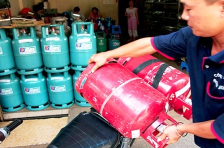 Giá gas tăng thêm 14.000 đồng/bình 12kg - 1