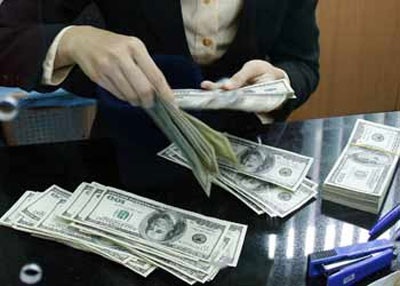 Áp quy định mới về cho vay ngoại tệ - 1 Áp quy định mới về cho vay ngoại tệ - 1