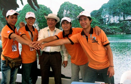 “Mèo vàng” Việt Nam gây ấn tượng tại Lễ hội khinh khí cầu Malaysia - 8 “Mèo vàng” Việt Nam gây ấn tượng tại Lễ hội khinh khí cầu Malaysia - 8