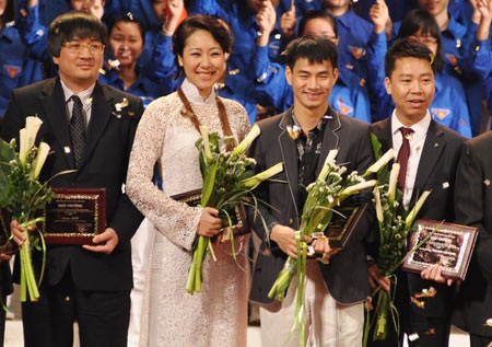 GS Ngô Bảo Châu, diễn viên Xuân Bắc được Thành đoàn vinh danh - 2 GS Ngô Bảo Châu, diễn viên Xuân Bắc được Thành đoàn vinh danh - 2