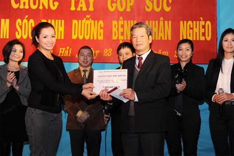 Diễn viên Hải Anh “nói hớ” trong buổi từ thiện - 12 Diễn viên Hải Anh “nói hớ” trong buổi từ thiện - 12