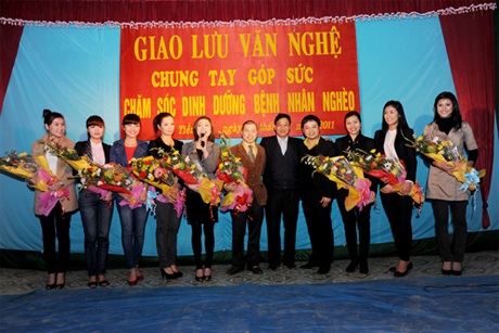 Diễn viên Hải Anh “nói hớ” trong buổi từ thiện - 11 Diễn viên Hải Anh “nói hớ” trong buổi từ thiện - 11