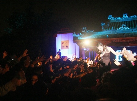 Huế: Văn Mai Hương “cháy” hết mình trong đêm giờ Trái Đất  - 15