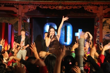 Huế: Văn Mai Hương “cháy” hết mình trong đêm giờ Trái Đất  - 1