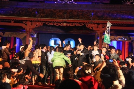 Huế: Văn Mai Hương “cháy” hết mình trong đêm giờ Trái Đất  - 18