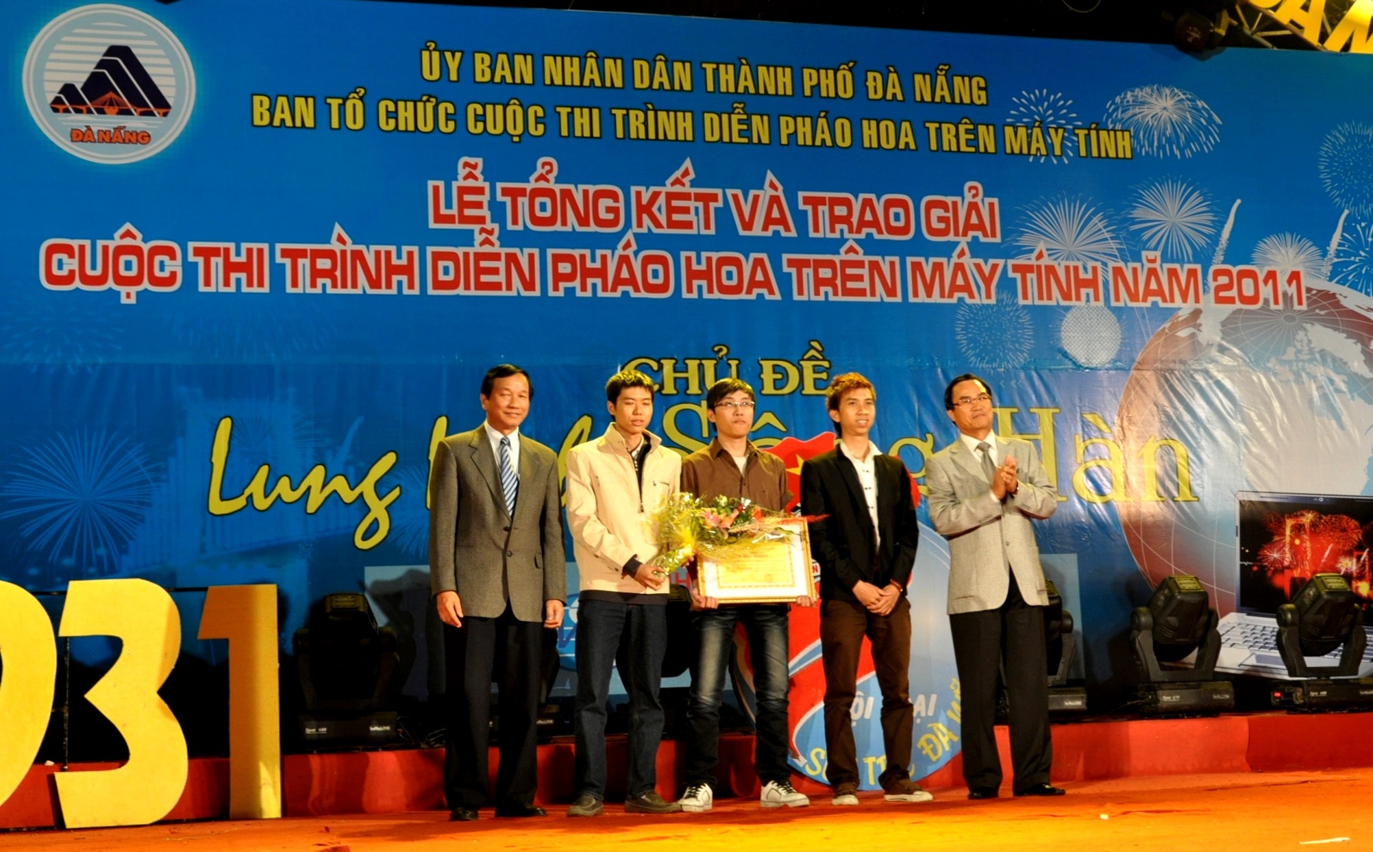 Trao giải cuộc thi trình diễn pháo hoa trên máy tính năm 2011 - 2