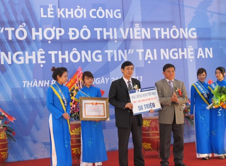 VNPT ủng hộ Hội Khuyến học Nghệ An 50 triệu đồng - 1