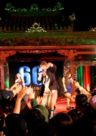 Huế: Văn Mai Hương “cháy” hết mình trong đêm giờ Trái Đất  - 13