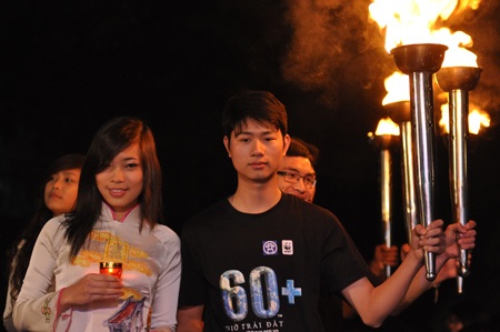 Khoảnh khắc bạn trẻ Hà Nội với “Giờ Trái đất” - 9 Khoảnh khắc bạn trẻ Hà Nội với “Giờ Trái đất” - 9