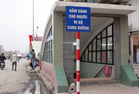 Hầm đi bộ tiền tỉ “ế khách" - 4