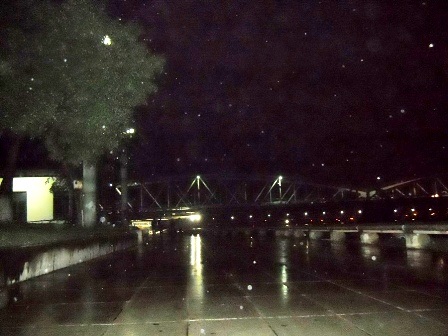 Đêm Huế vắng bóng người vì mưa dầm, giá rét bất thường - 6