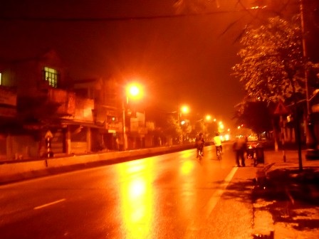 Đêm Huế vắng bóng người vì mưa dầm, giá rét bất thường - 2