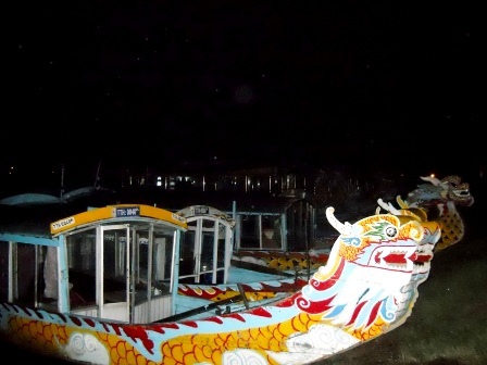 Đêm Huế vắng bóng người vì mưa dầm, giá rét bất thường - 7