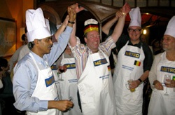 Các đại sứ tại Hà Nội vào bếp thi tài - 1