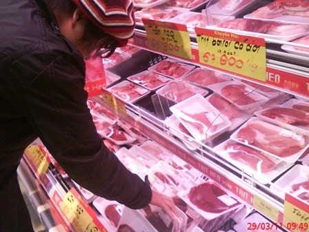 “Sợ” giá thị trường, dân kéo nhau vào siêu thị mua thực phẩm - 5