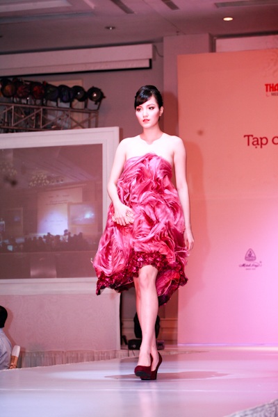 Huỳnh Bích Phương trên sàn diễn thời trang - 1