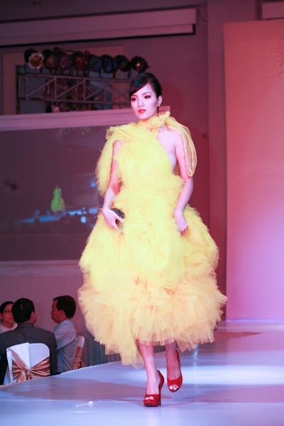 Huỳnh Bích Phương trên sàn diễn thời trang - 3