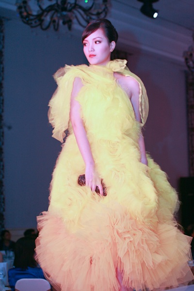 Huỳnh Bích Phương trên sàn diễn thời trang - 2