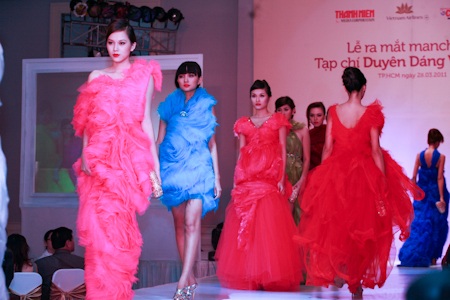 Huỳnh Bích Phương trên sàn diễn thời trang - 18