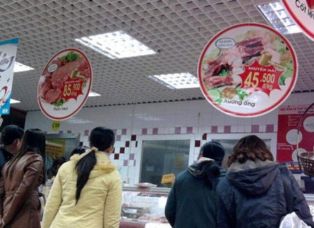 “Sợ” giá thị trường, dân kéo nhau vào siêu thị mua thực phẩm - 3 “Sợ” giá thị trường, dân kéo nhau vào siêu thị mua thực phẩm - 3