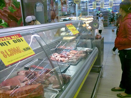 “Sợ” giá thị trường, dân kéo nhau vào siêu thị mua thực phẩm - 4 “Sợ” giá thị trường, dân kéo nhau vào siêu thị mua thực phẩm - 4