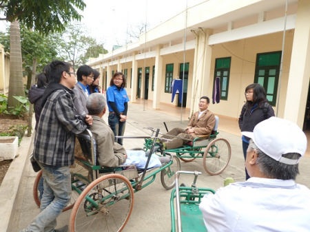 SV Bắc Hà trích học bổng sẻ chia với thương bệnh binh - 2 SV Bắc Hà trích học bổng sẻ chia với thương bệnh binh - 2