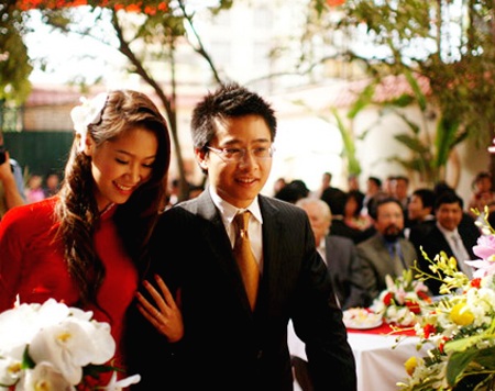 Hoa hậu thân thiện Dương Thùy Linh lạ lẫm với hạnh phúc làm mẹ - 1 Hoa hậu thân thiện Dương Thùy Linh lạ lẫm với hạnh phúc làm mẹ - 1