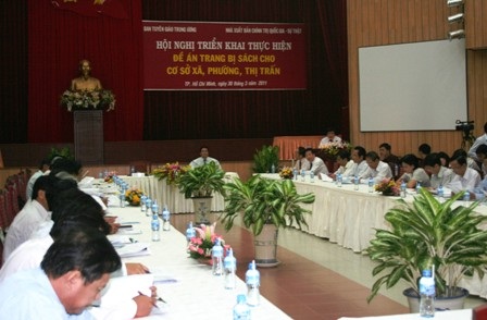Trang bị sách cho các cơ sở nhằm nâng cao năng lực cán bộ - 1 Trang bị sách cho các cơ sở nhằm nâng cao năng lực cán bộ - 1