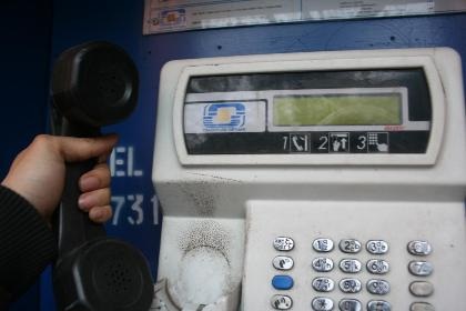 Hàng loạt bốt điện thoại “chết yểu” trên phố - 7 Hàng loạt bốt điện thoại “chết yểu” trên phố - 7