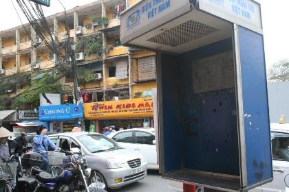 Hàng loạt bốt điện thoại “chết yểu” trên phố - 6 Hàng loạt bốt điện thoại “chết yểu” trên phố - 6