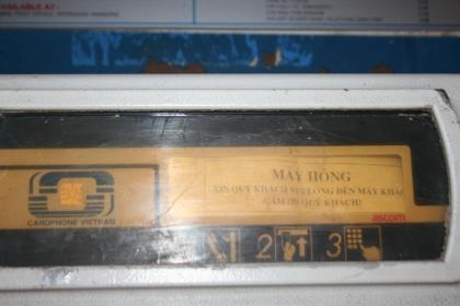 Hàng loạt bốt điện thoại “chết yểu” trên phố - 2 Hàng loạt bốt điện thoại “chết yểu” trên phố - 2