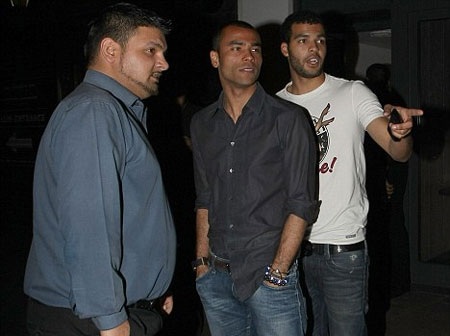 Ashley Cole tiệc tùng thâu đêm ở London - 1