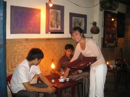 Nữ sinh mở quán “trà Bắc, đèn dầu” ở cố đô Huế - 1