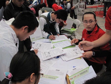 Cẩn trọng khi đăng ký dự thi vào trường “tốp trên” - 1