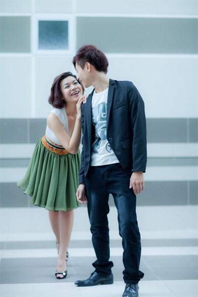 Dương Cầm - Cẩm Tú tạo dáng “xì tin” - 1