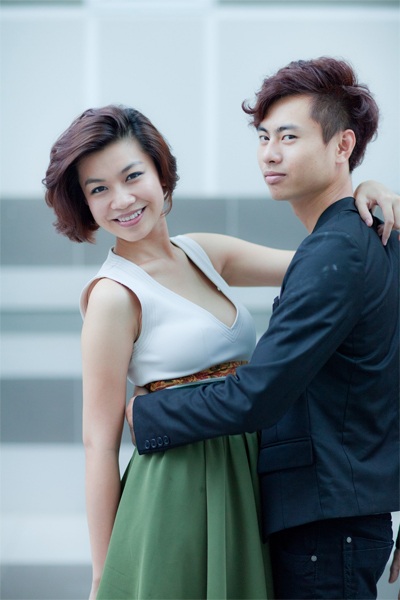 Dương Cầm - Cẩm Tú tạo dáng “xì tin” - 5