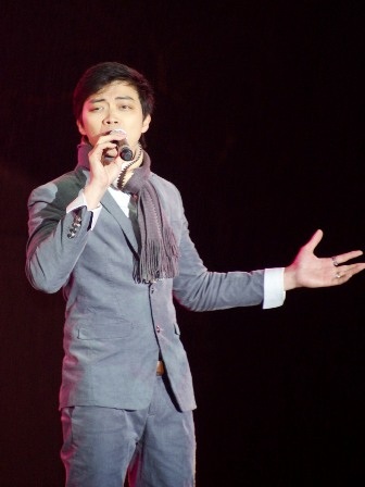 Huế: Hàng nghìn người đội mưa xem nhạc Trịnh - 8