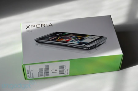 Đập hộp “siêu phẩm” Sony Ericsson Xperia Arc - 1