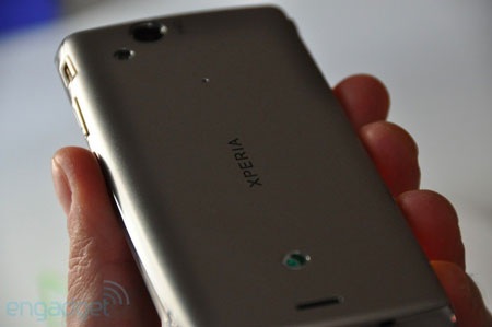 Đập hộp “siêu phẩm” Sony Ericsson Xperia Arc - 18